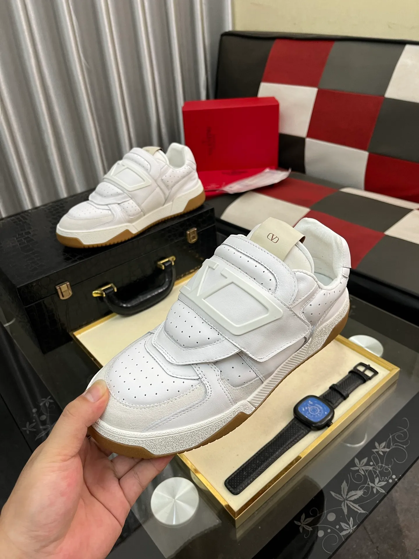 Men's shoes 💰540⌚️⌚️ VALENTINO Valentino's 2025 SS spring and summer new hot casual sports shoes, imported elastic cloth upper ➕The heel is Warren's exclusive rivet shape. The whole is very representative, the combination outsole is really easy to wear and very comfortable on the foot~, classic, comfortable and versatile! Size: 38-443️⃣Colors available
